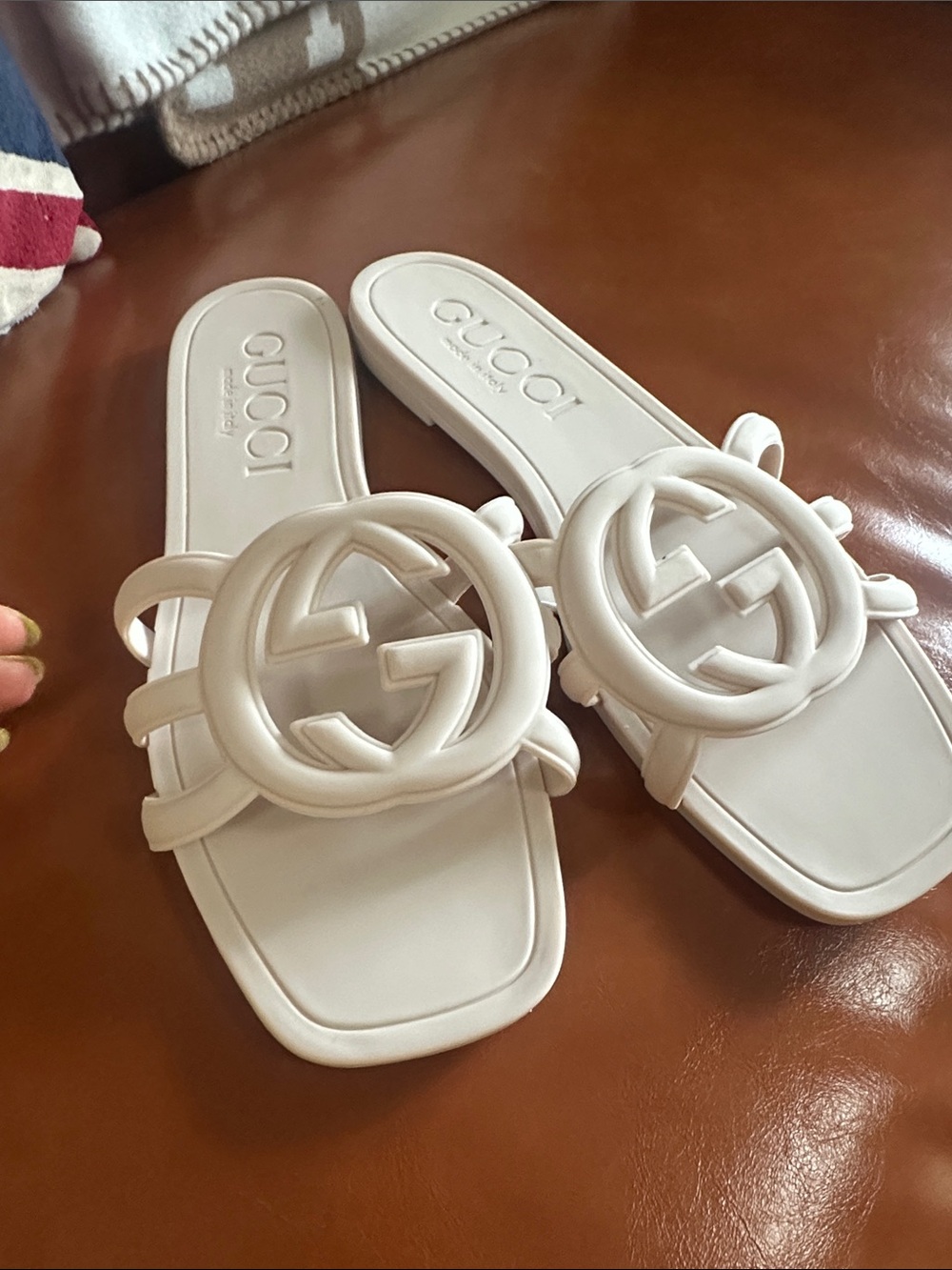 GG Gucci Cream Interlocking rubber Slide Sandals - Picture 5 of 6